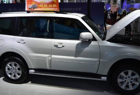 2018款帕杰罗颜值高动力好，百公里油耗仅7L,全时四驱令人期待