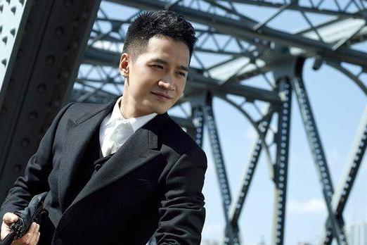 搭档当红花旦杨幂,接连出演多部戏的男主,现在