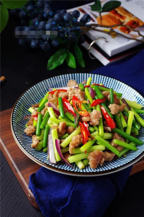 炒猪肉时,不要直接下锅,多了一步,肉不硬,香嫩又好吃