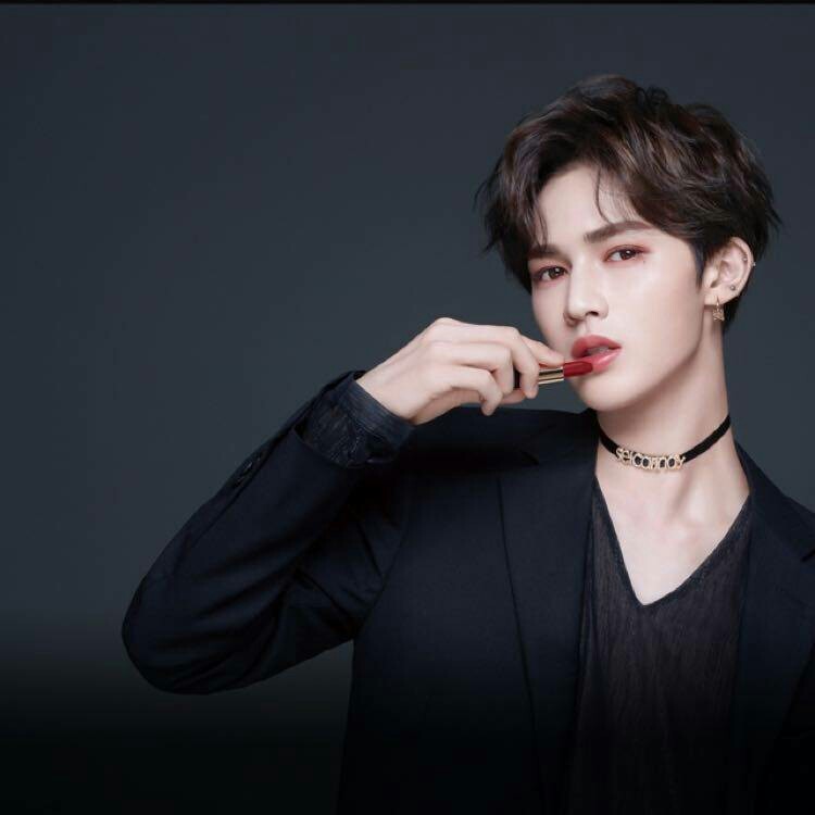 朱正廷完美日记首位唇妆代言人 ,正正首个个人代言来啦