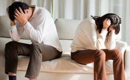 发现老公出轨，偷偷跟踪老公见到情人后，我哈哈大笑