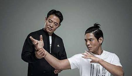 向佐为何演不了好人? 看了旧照才明白, 和向华