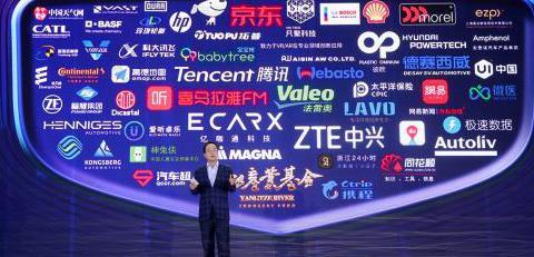 顶配15.88万，共9款上市，新博越车上“装满”互联网