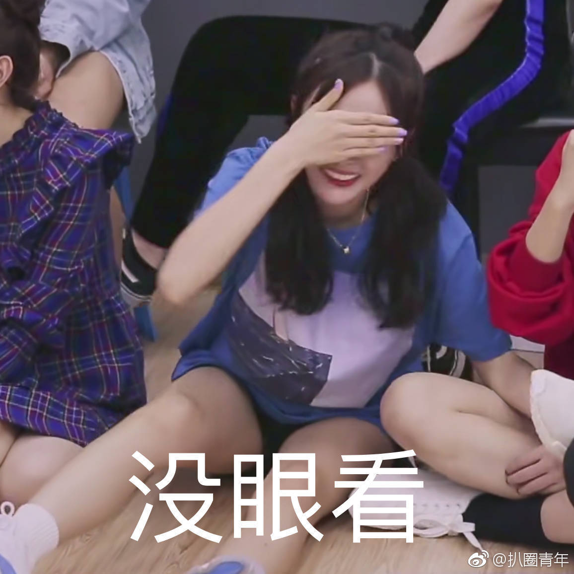 比心小姐姐表情包分享展示