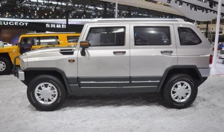 堪称国产版悍马，售价只有15万，别说普拉多，就连路虎都没它霸气