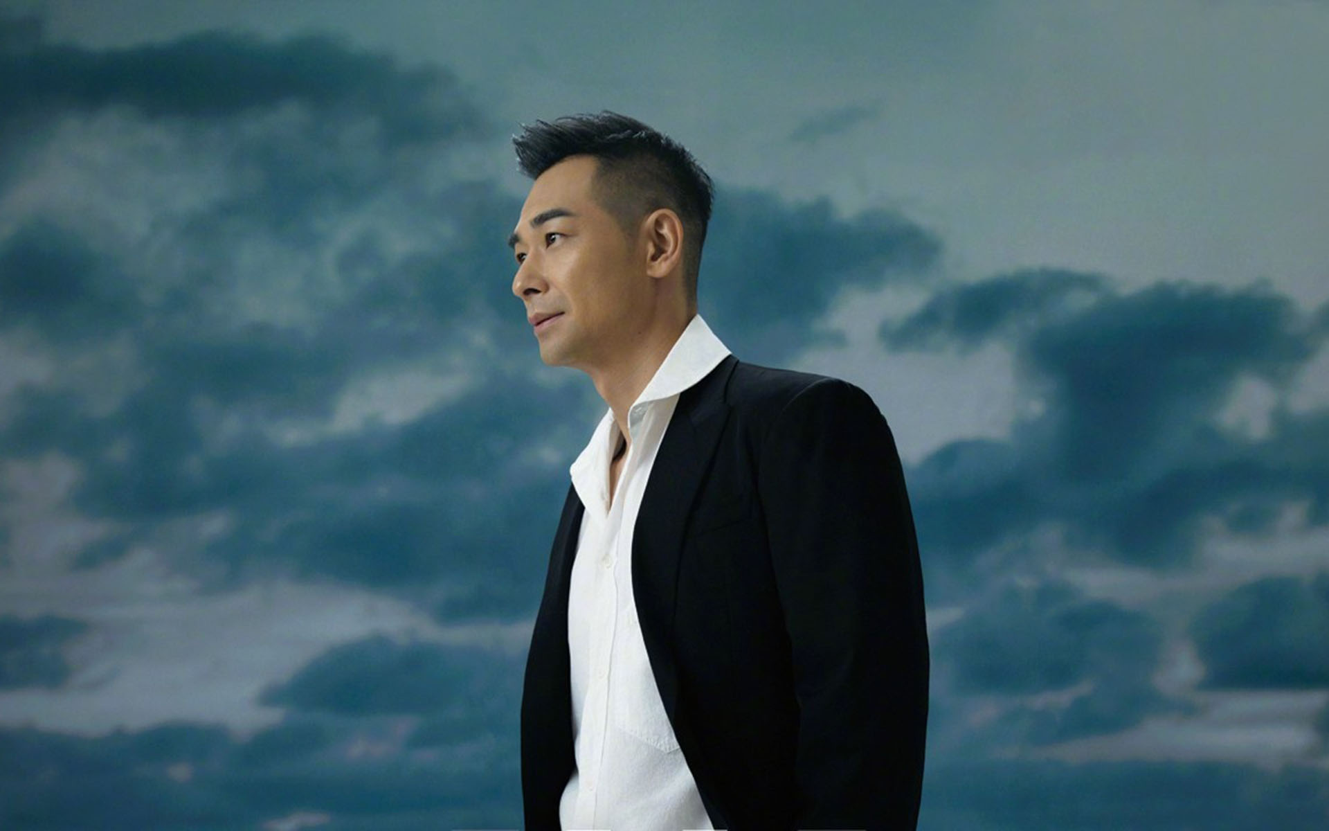 赵文卓多年运动不停歇，高情商用一句话回应他和吴京谁更厉害