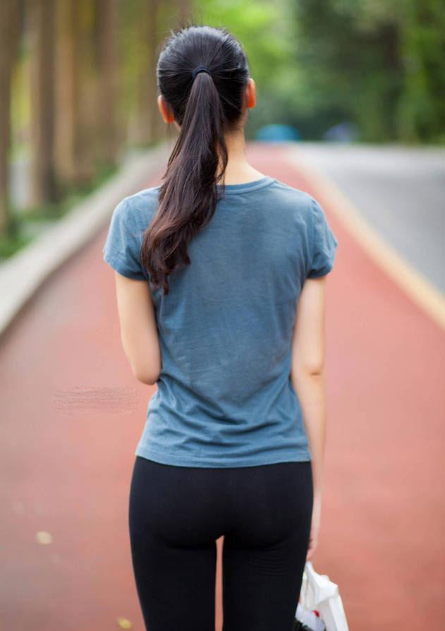 紧身裤轻松营造出你的小清新, 穿出迷人的身材, 让人一见倾心