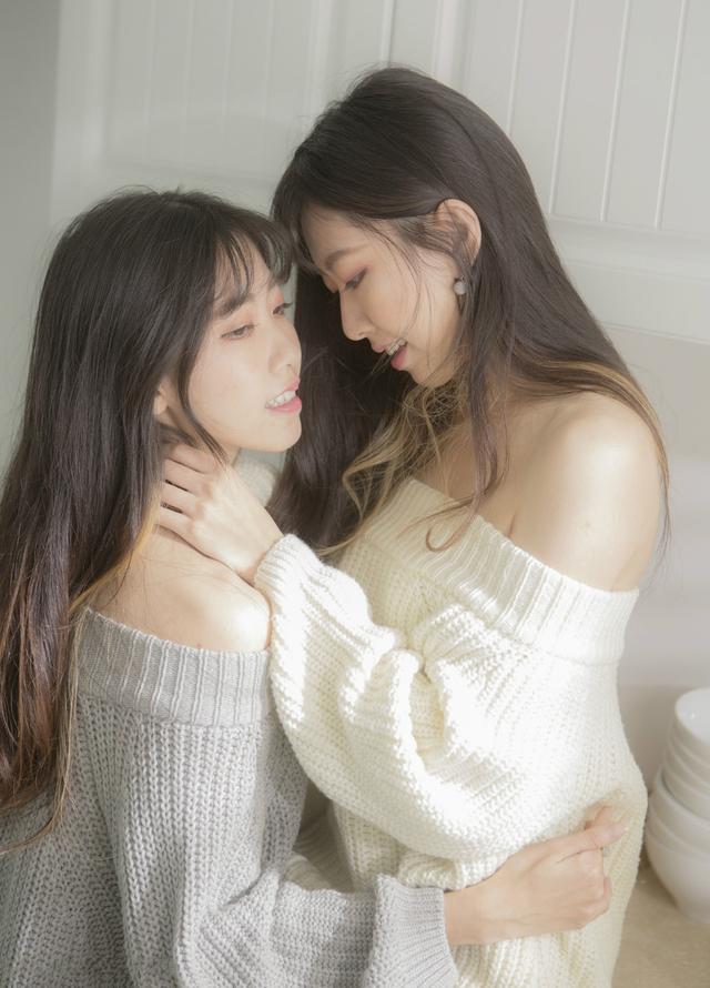 美女:双胞胎姐妹花又来了