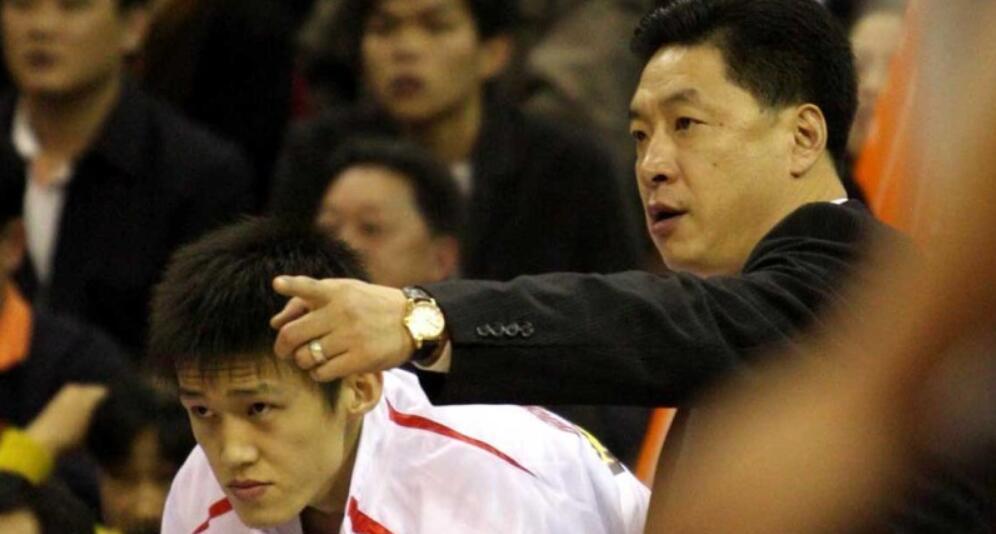 华丽蜕变! 周鹏篡位CBA一哥, 成广东队领袖人