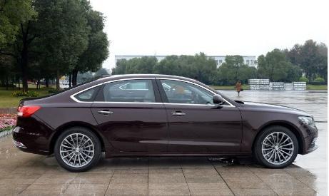 这款c级车，车长5米多