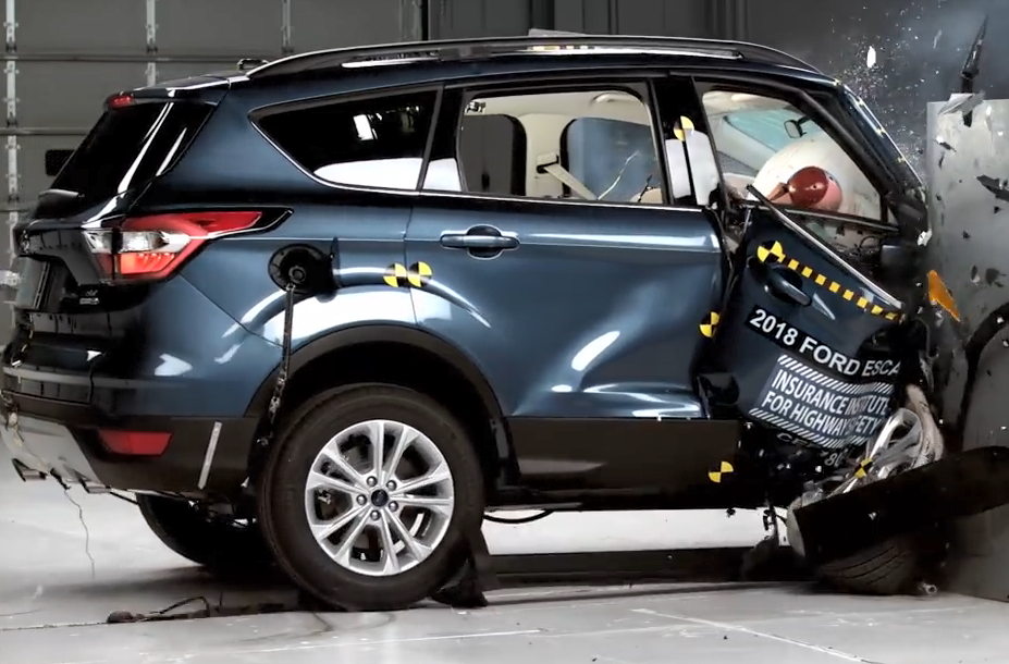 福特翼虎A柱竟然撞折了！美国突击检测SUV副驾25%小面碰撞！