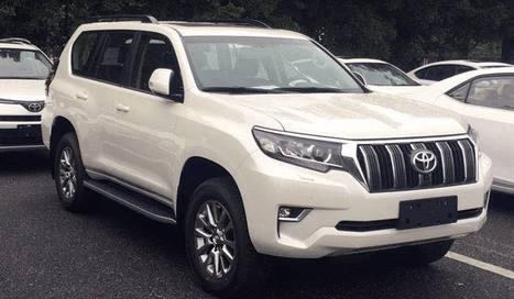 丰田普拉多追尾路虎极光，车主：丰田霸道比不上路虎霸道