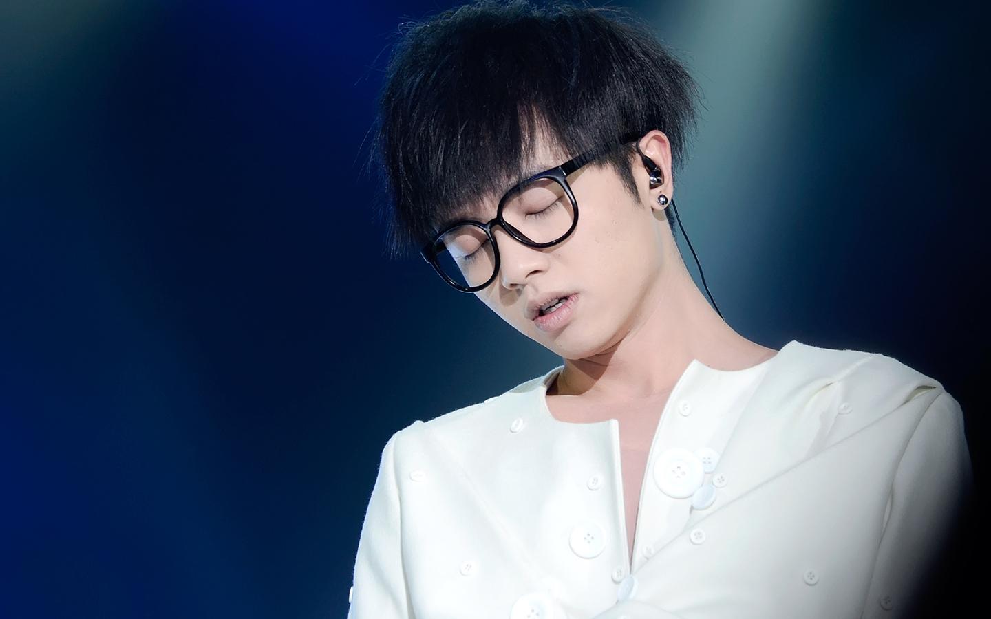 怼完毛不易, 华晨宇又惹著名歌手: 你不懂乐理,