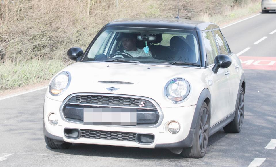 英超第1后腰年薪2500万, 开二手MINI, 老板送宝