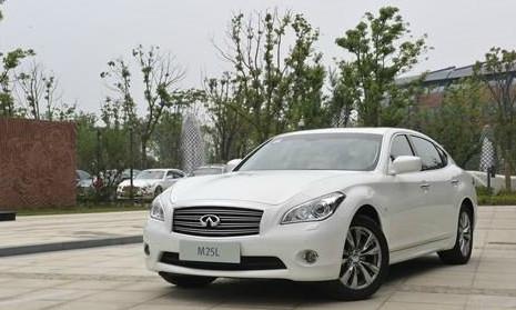 又一进口车狂降6，5万，比5系大，全系后驱V6，仅32万