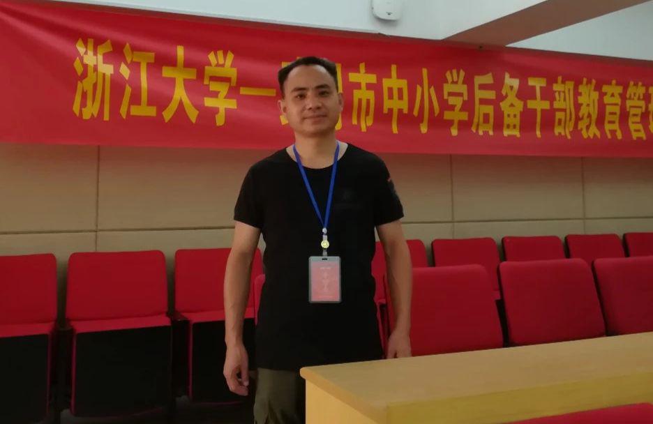 武冈一中的这个老师,很多人都在传!