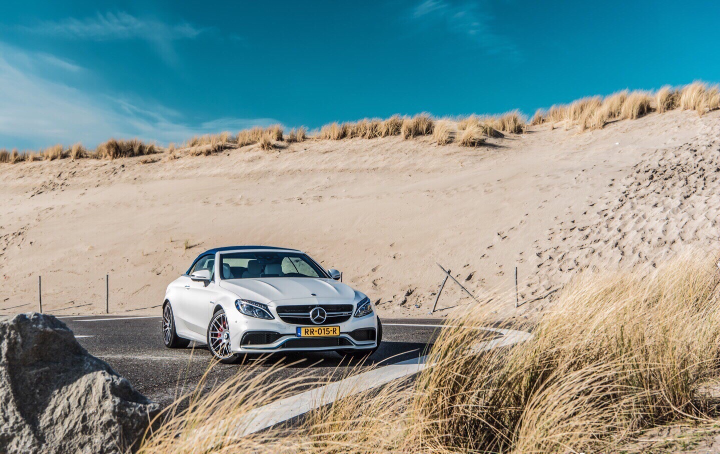 敞篷版AMG C 63 蓝色的软篷好骚气