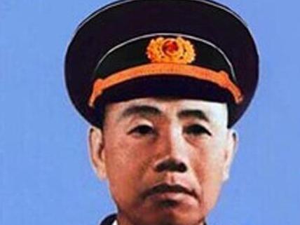红四方面军扩编时五个军的军长是谁，分别被授予了什么军衔？