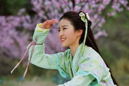 杨紫调侃陈立农:陈立农说不认识刘亦菲!神仙姐