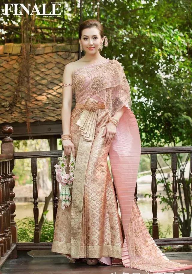 泰国女星bella颜值变了,泰星bella整容前后 泰国女星bella的绝美婚服写真