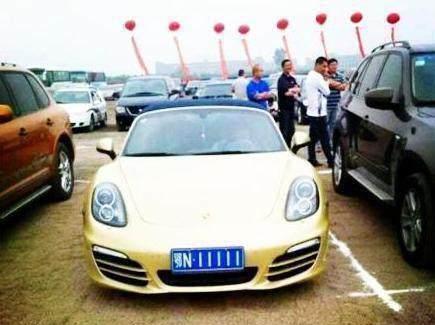 奇迹，1-9连号车牌同时聚集，这么壮观的队伍是怎么做到的？