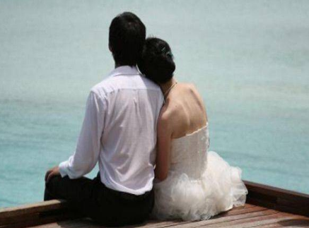 双方父母约见谈结婚事宜,席间我妈上趟厕所,回