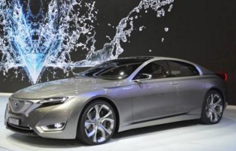 售价8.99万，上市30天销量破百万，搭配全景天窗＋真皮座椅。