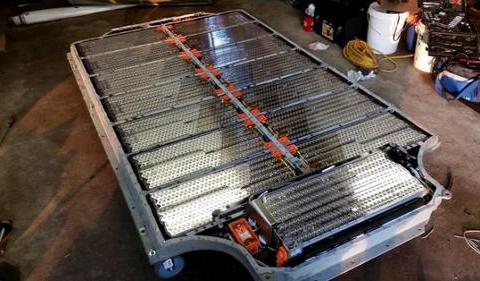 来自非正式研究称，特斯拉电池在 16 万英里后仍有 90% 的容量