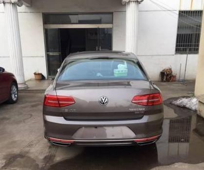 表哥刚想买卡罗拉, 看我开这车后, 果断改变主意不买了!