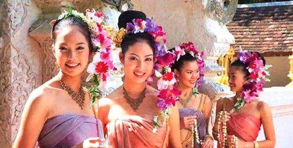 泰国100块私人女导游,白天服务周到,一到晚上非折磨你一番