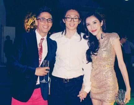 爷爷是外交官父亲是教授，她嫁给了京城四少，如今却去卖驴肉火烧