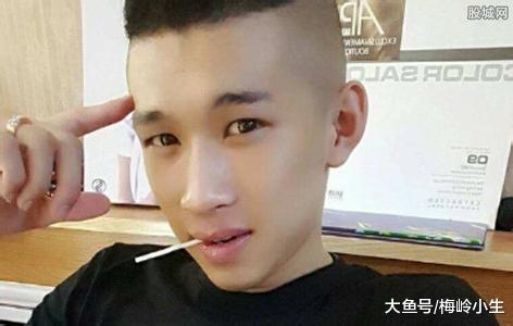 天佑重新回归直播界 粉丝满屏刷礼物 佑家军: 我