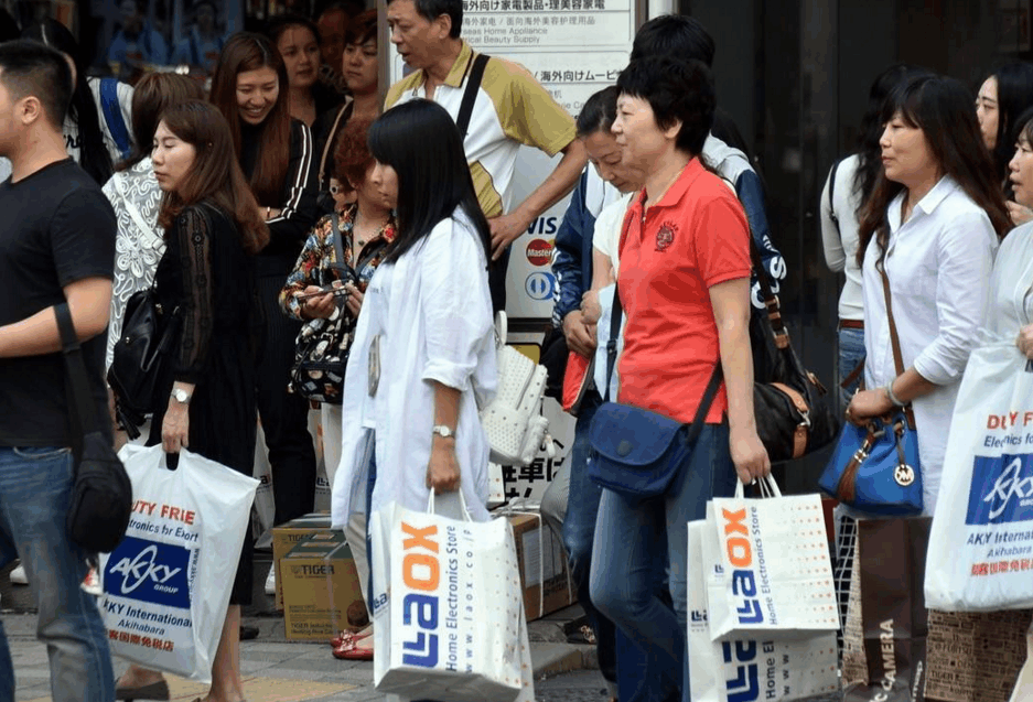 中国游客在日本七万买一个秀铁壶, 日本人: 中国
