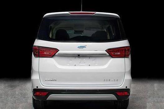 国产MPV界的又一黑马，竟叫“宇宙”，车身加长远超宋MAX