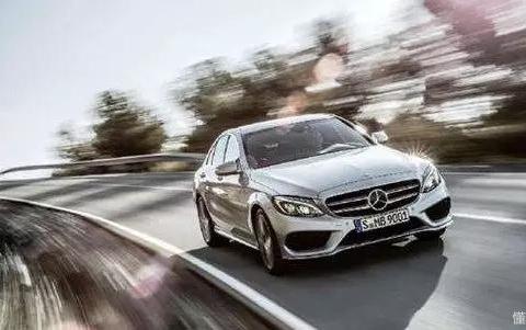 奔驰高速失控再现反转，车辆系统竟然一切正常？