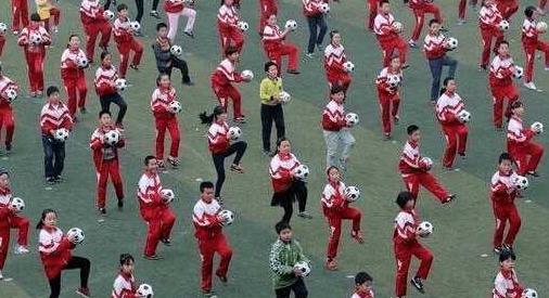 从冰岛奇迹看中国足球,想提高水平,只需要建足