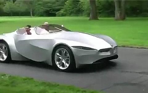 街头偶遇一辆宝马概念车，车门打开那一刻，令路人争相拍照！