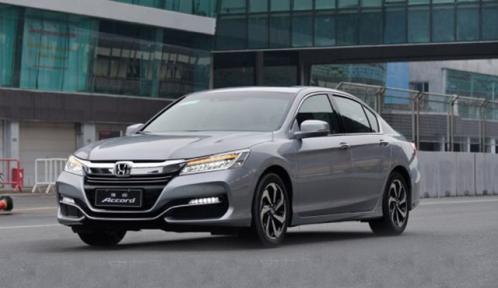 发动机就值20多万, 卖了20多年0差评, 中型车中的一哥非它莫属