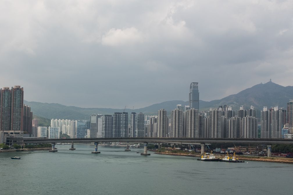 实拍香港那些密集的楼群,楼与楼之间几乎没有