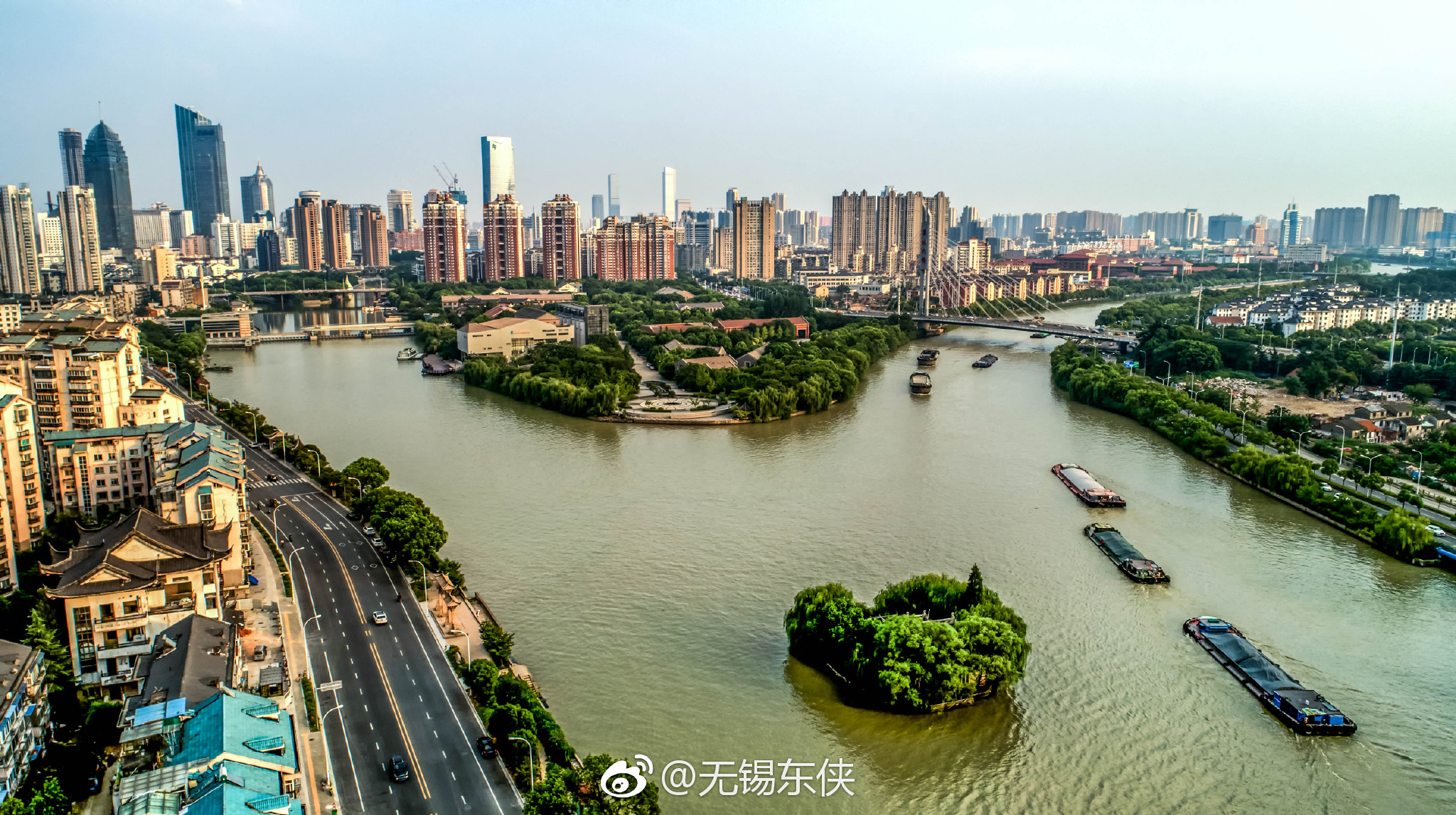 这是中国大运河无锡段无锡古运河是京杭大运河的一段它北接长江
