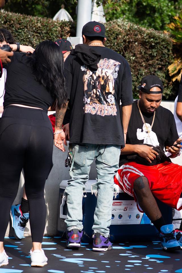 travis best,earl monroe 紫色版本 travis scott x aj4 上脚图释出!