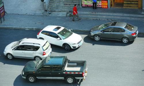 无证和酒驾都是大忌,两者撞上该咋算,听听交警