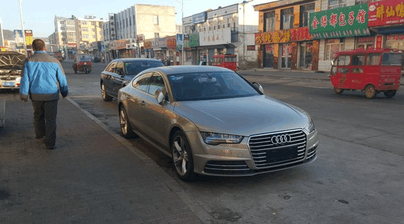 小伙开奥迪A8提车奥迪A7, 全家都是奥迪铁粉