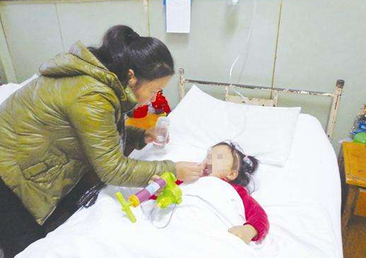 7岁小女孩小便流血,赶紧送女儿医院,检查后全