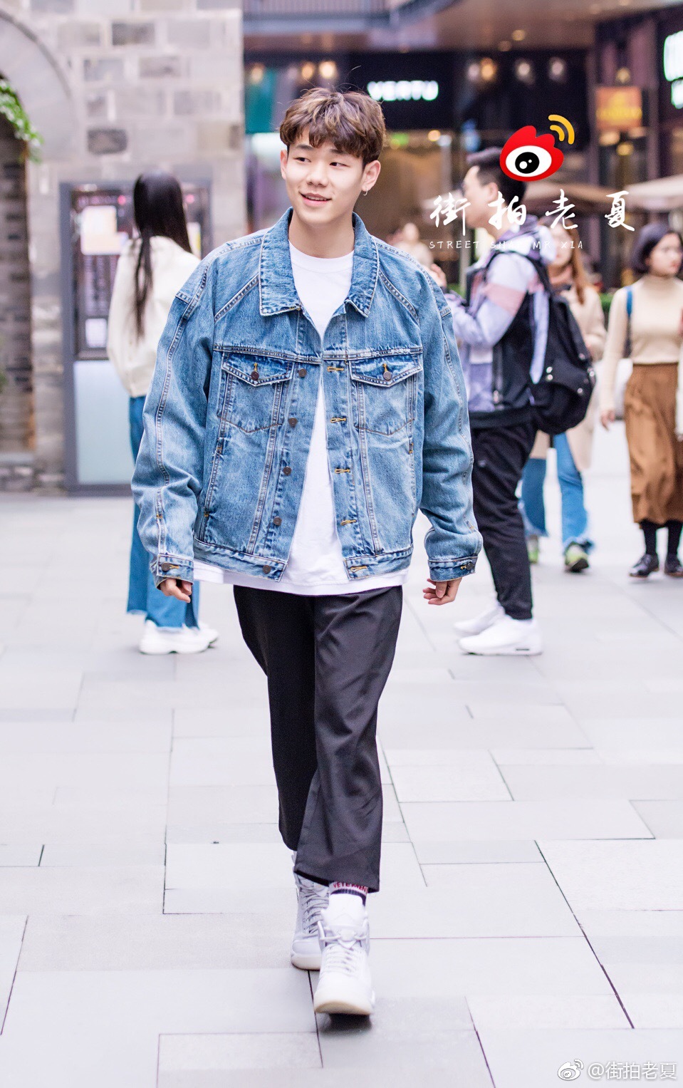 成都街拍快手的网红 东东,二哥了解一下