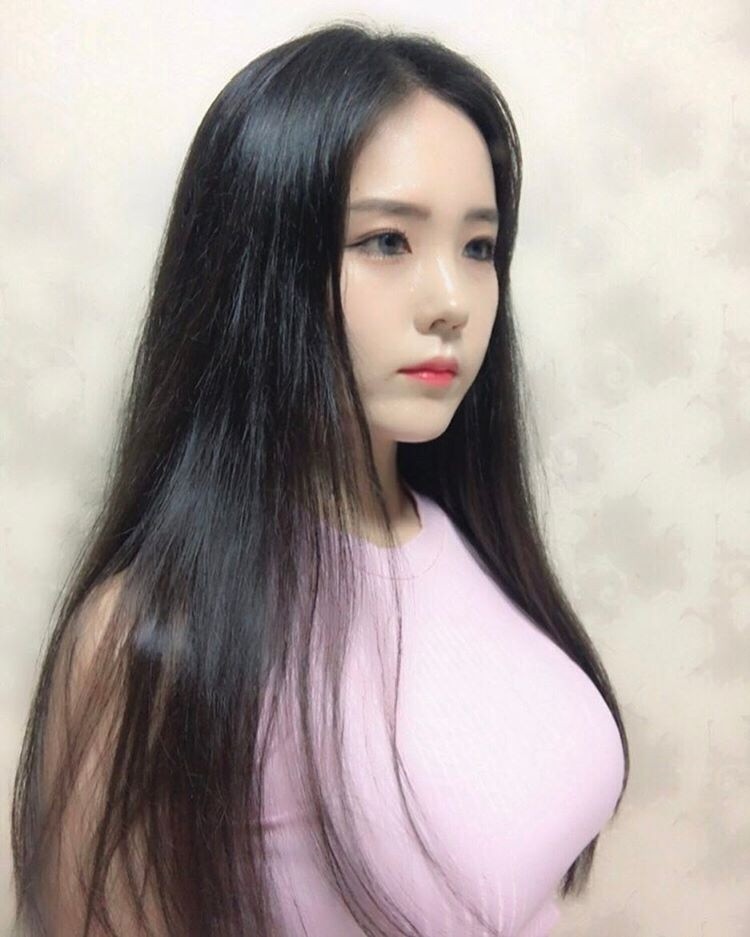 美女模特摄影:白皙清纯面孔却有魔鬼身材