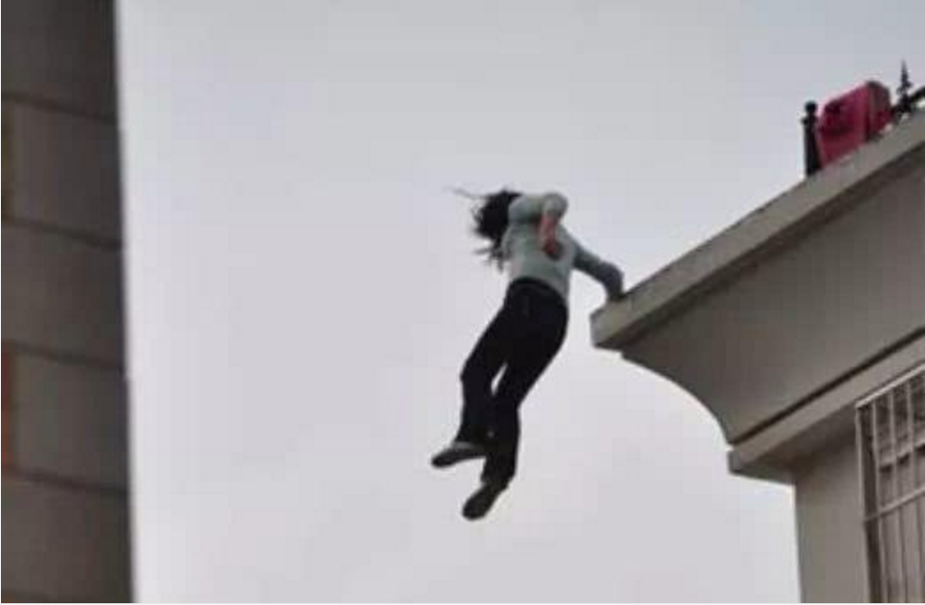 湖北高中生跳楼,家长学校闹事,到底是谁的错导