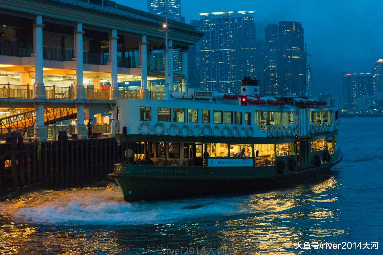 到香港旅游, 乘坐天星小轮过海是不可错过的体验