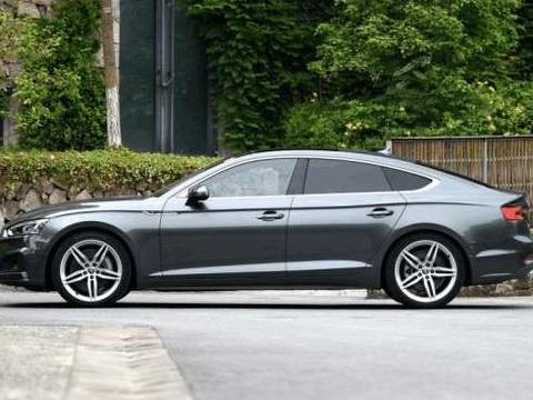 买5系不如买它，无框车门同级最帅，全系降3万掀背设计更实用