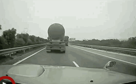 但只要每位车主保持警惕 遵守高速道路规则行驶 就可以避免事故的发生